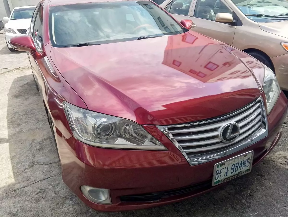 Lexus ES 350   - 2010