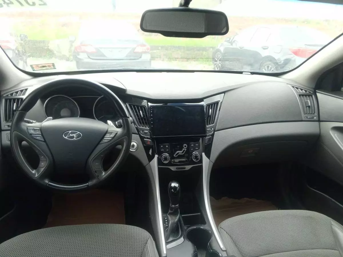 Hyundai Sonata   - 2013