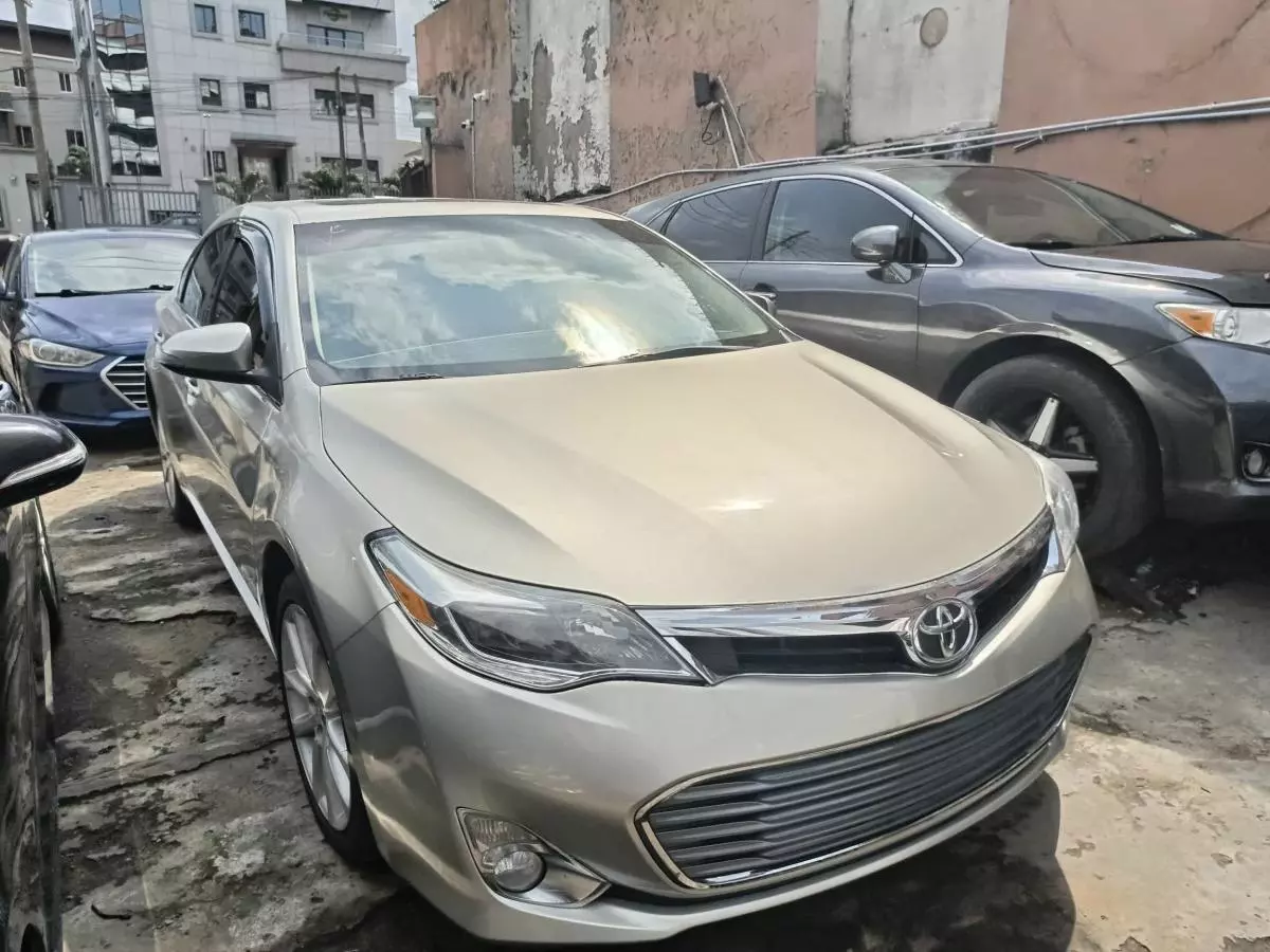 Toyota Avalon   - 2013