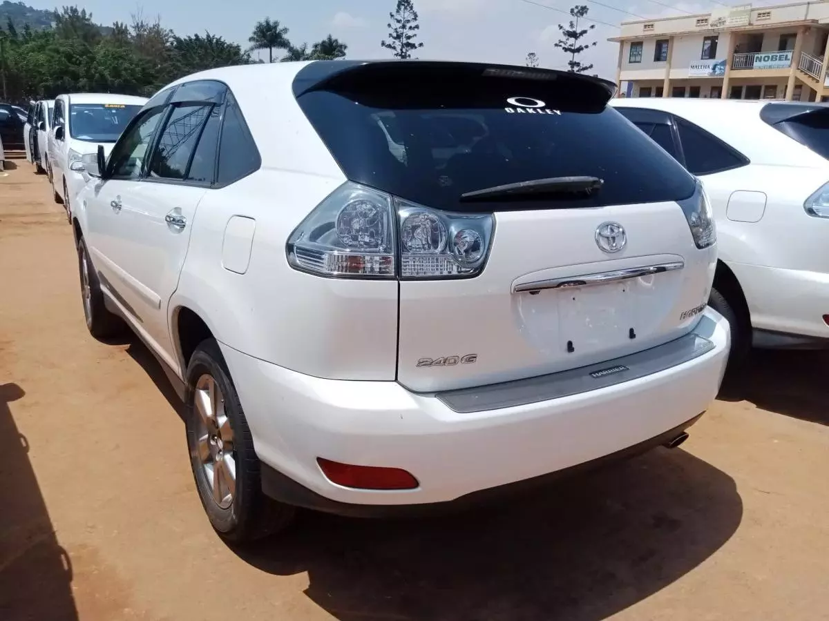 Toyota Harrier   - 2011