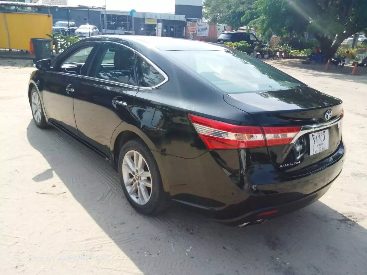 Toyota Avalon   - 2013