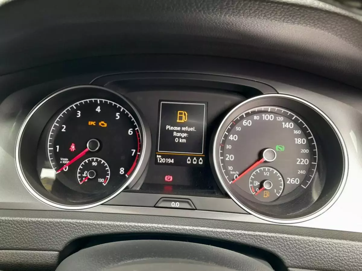 Volkswagen Golf   - 2016