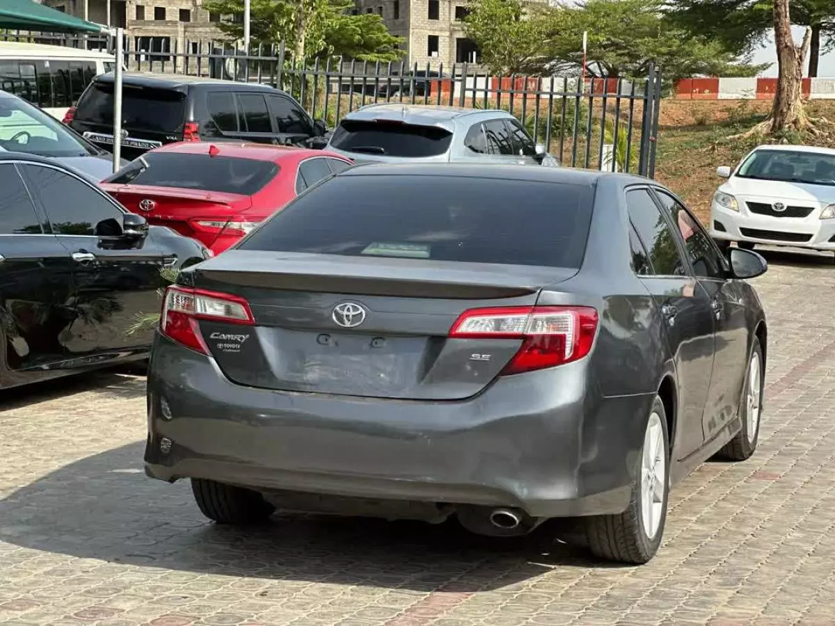 Toyota Camry   - 2013