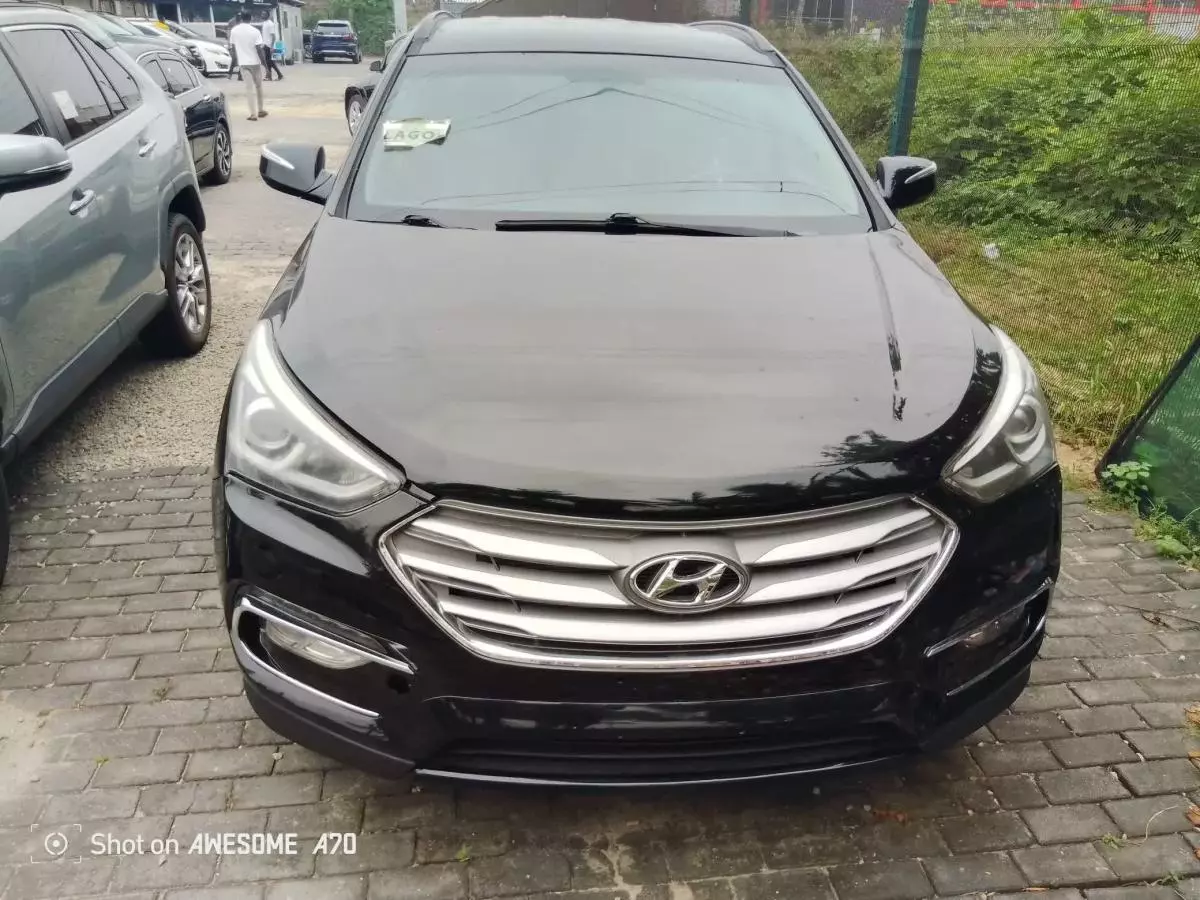 Hyundai Santa Fe   - 2017