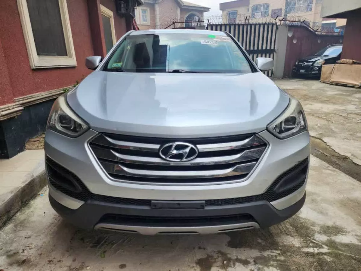 Hyundai Santa Fe   - 2015