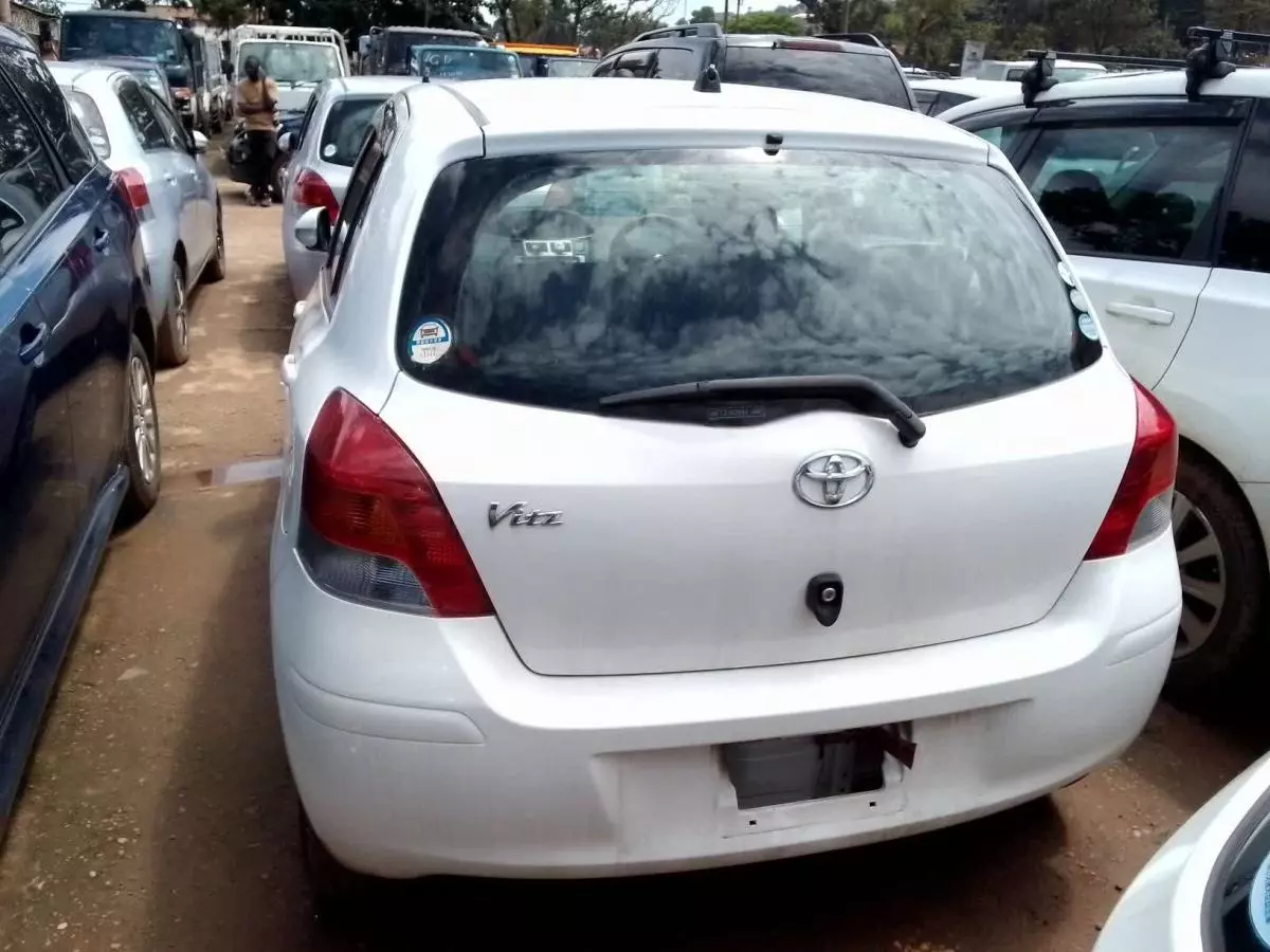 Toyota Vitz   - 2010