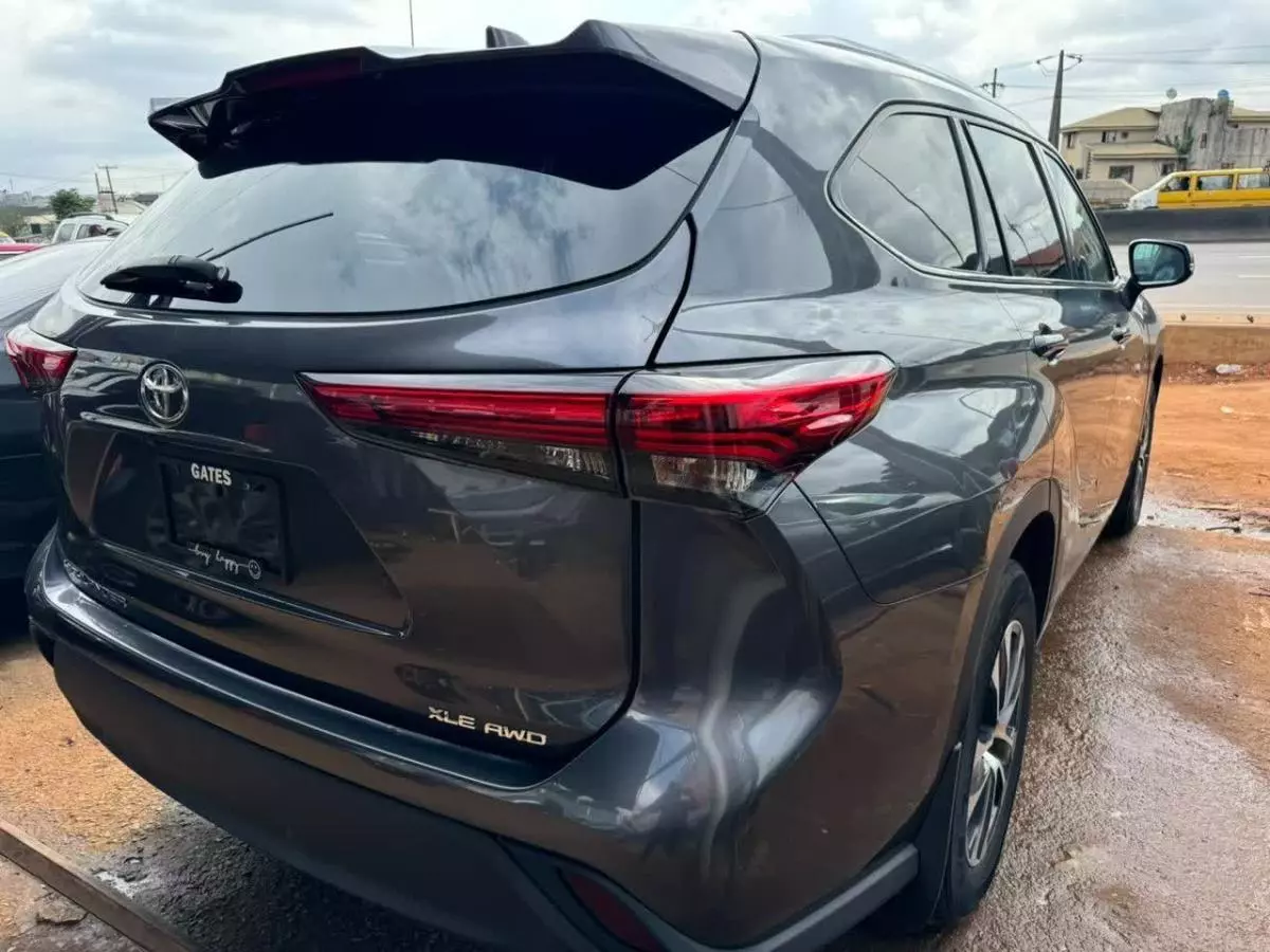 Toyota Highlander   - 2020