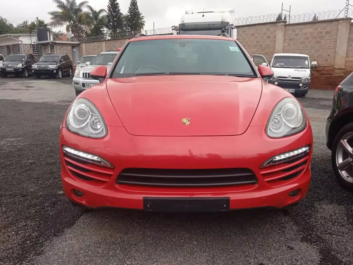 Porsche Cayenne - 2012