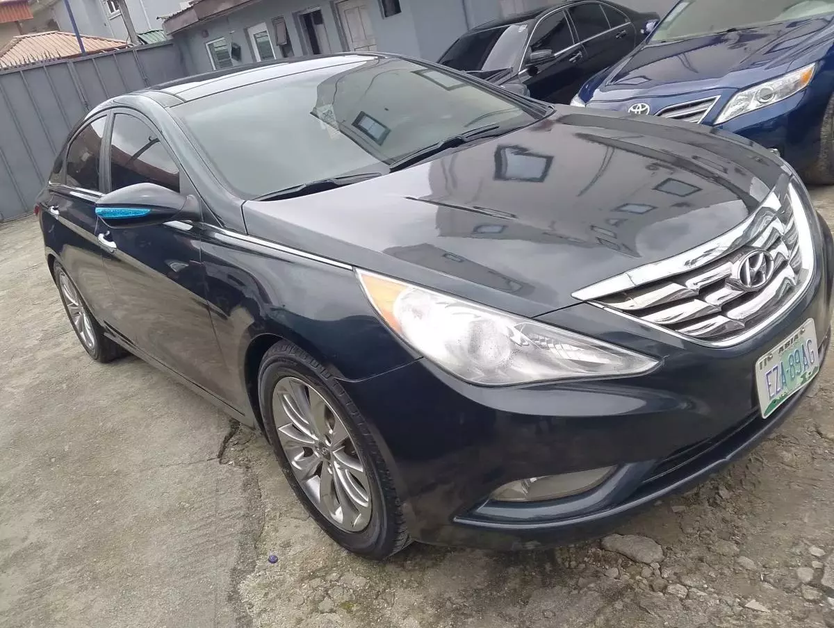 Hyundai Sonata   - 2012