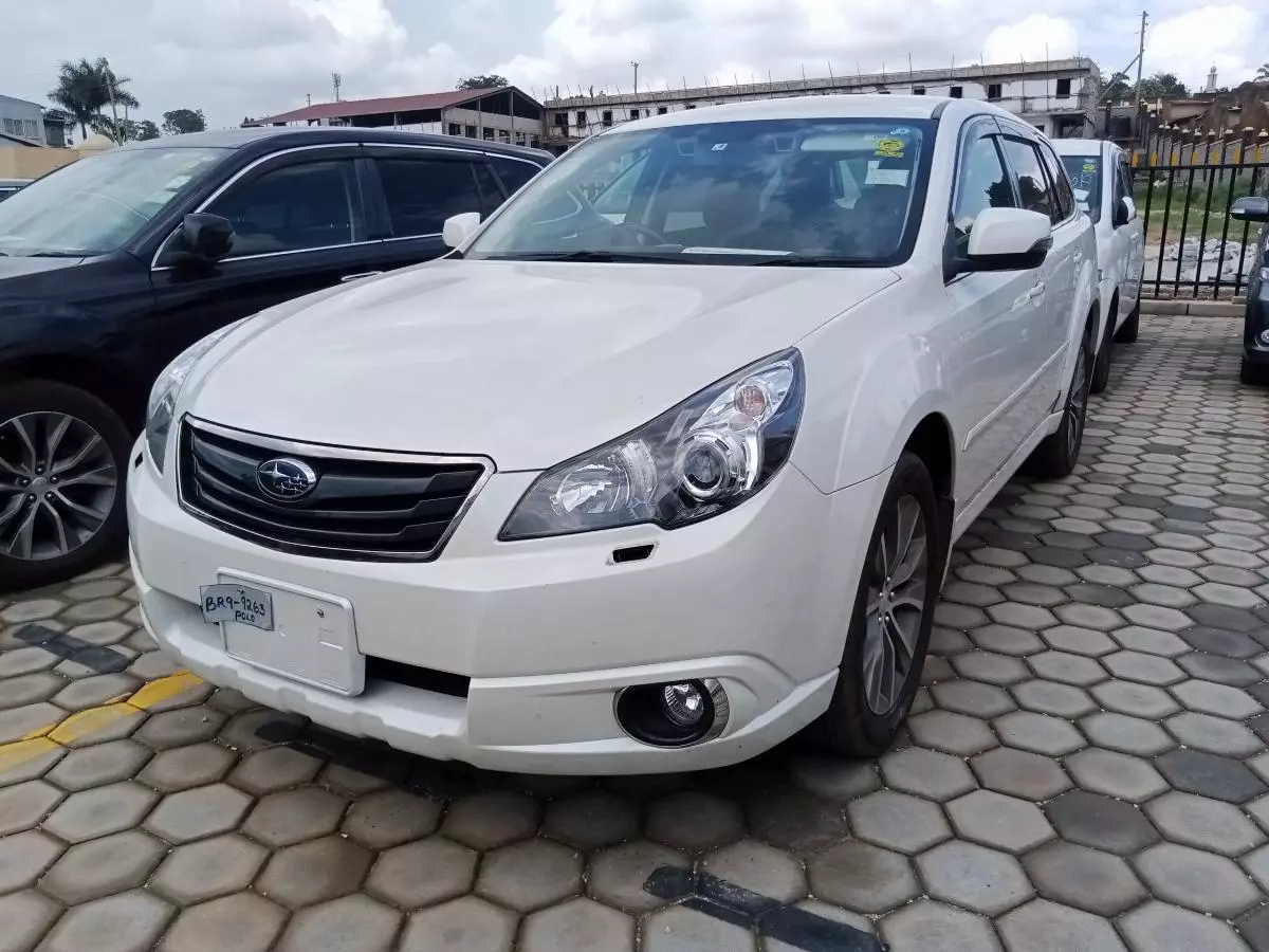 Subaru Outback   - 2011