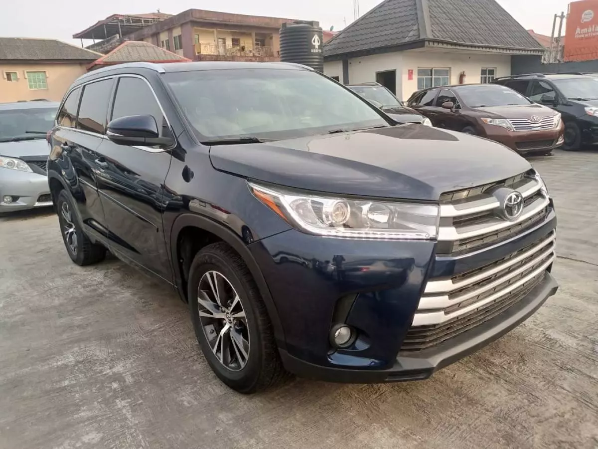 Toyota Highlander   - 2016