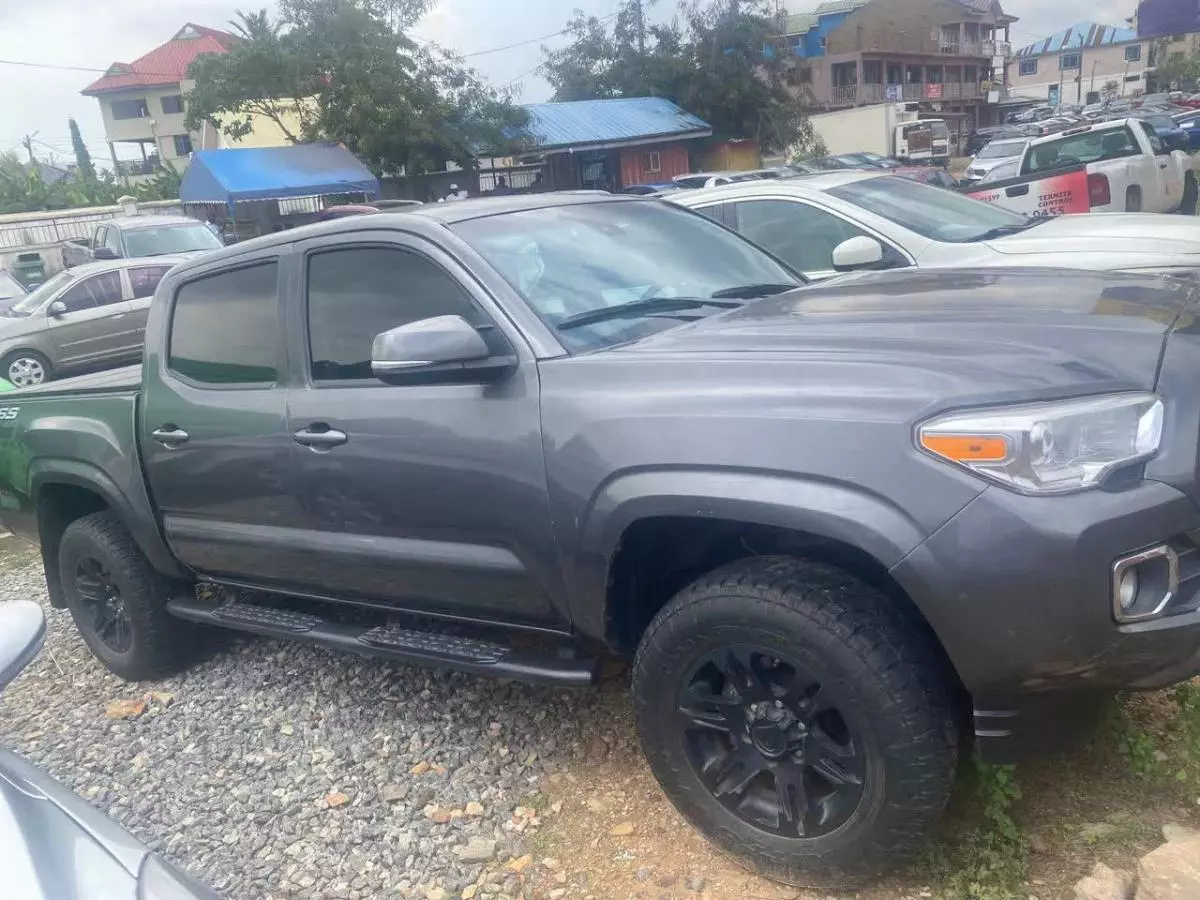 Toyota Tacoma   - 2021