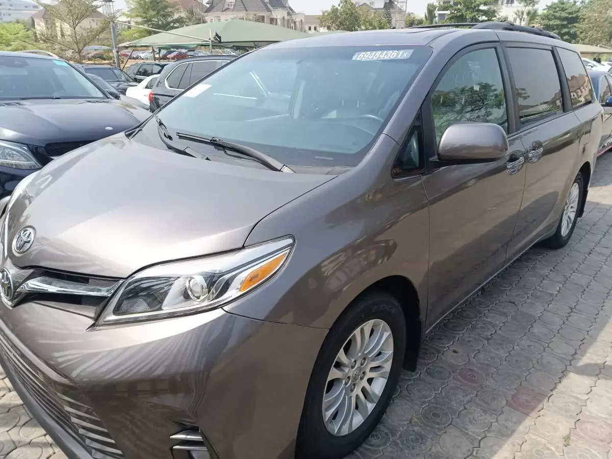 Toyota Sienna - 2015