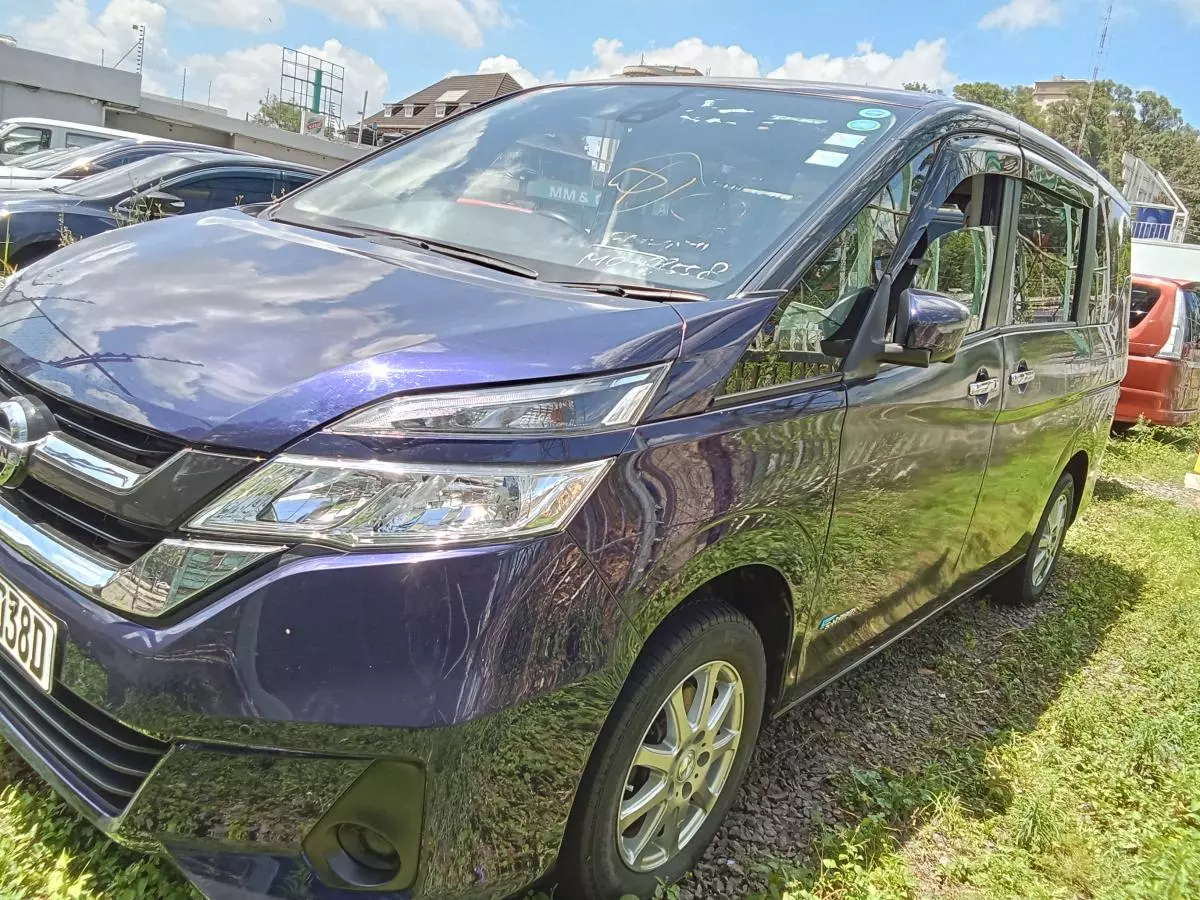 Nissan Serena   - 2017