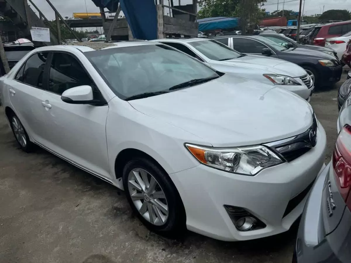 Toyota Camry   - 2012