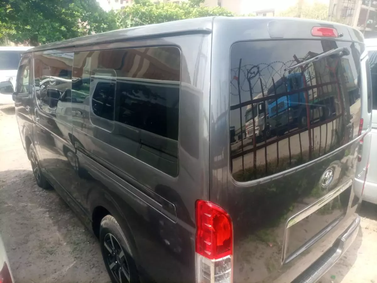 Toyota Hiace   - 2012