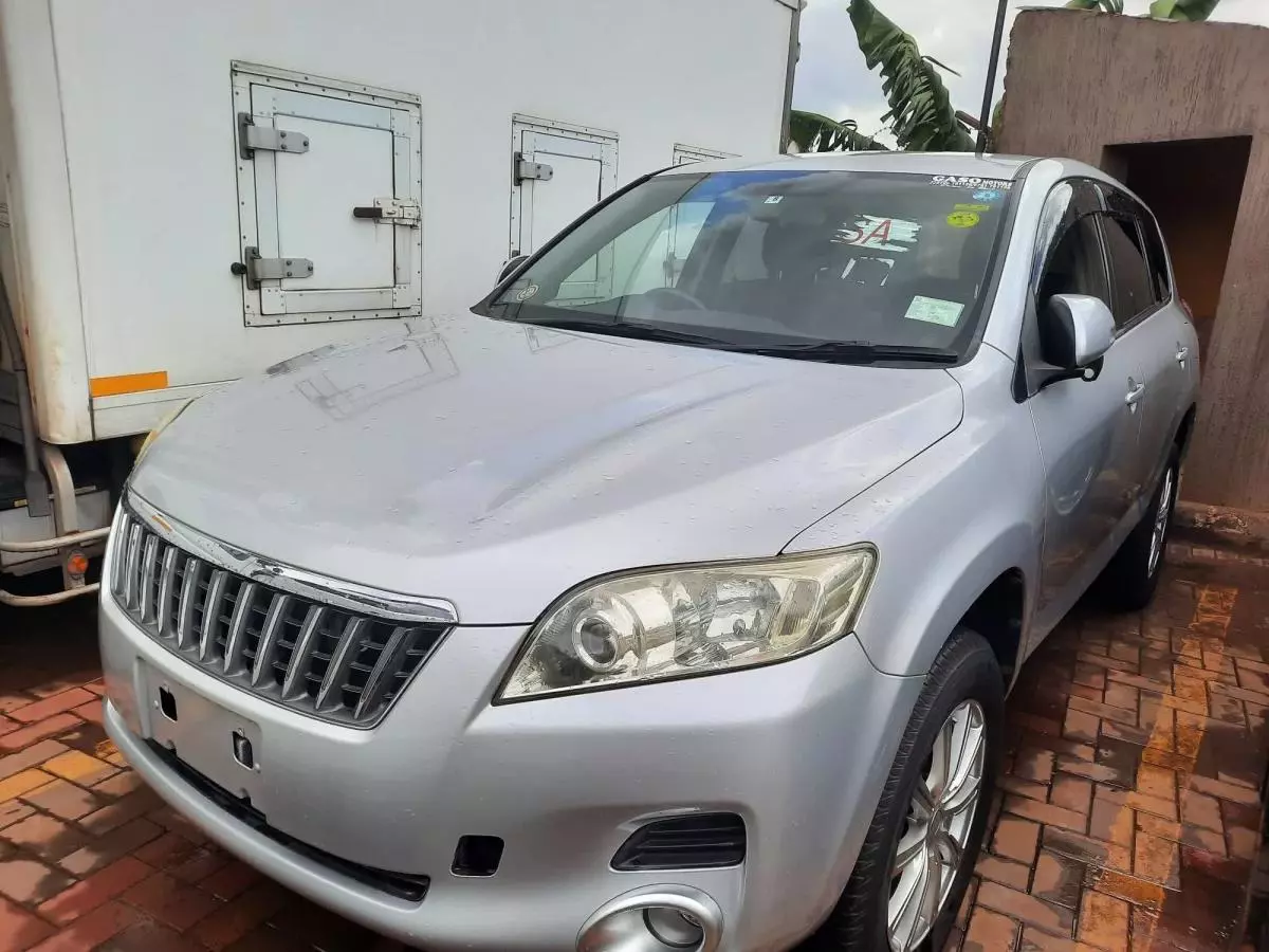 Toyota Vanguard  - 2010