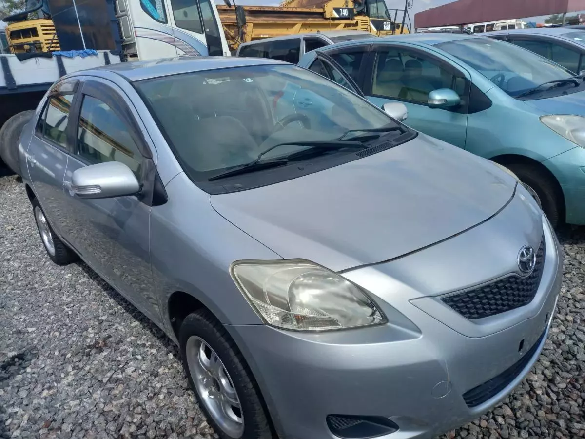 Toyota Belta - 2011