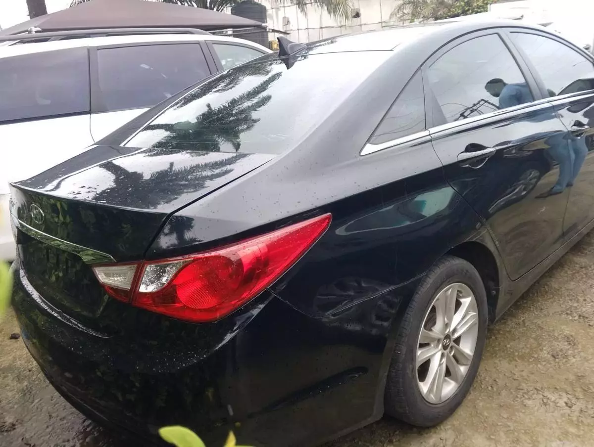 Hyundai Sonata   - 2013