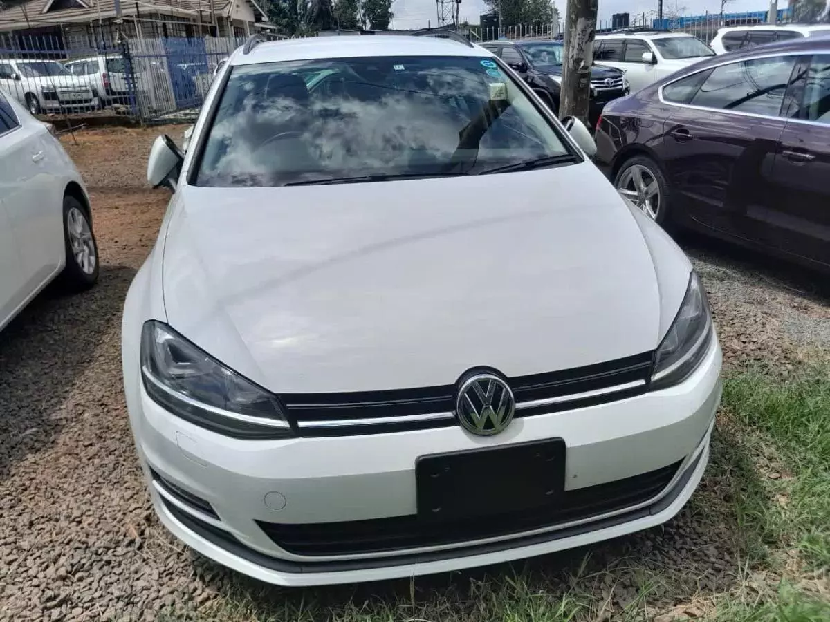 Volkswagen Golf   - 2016