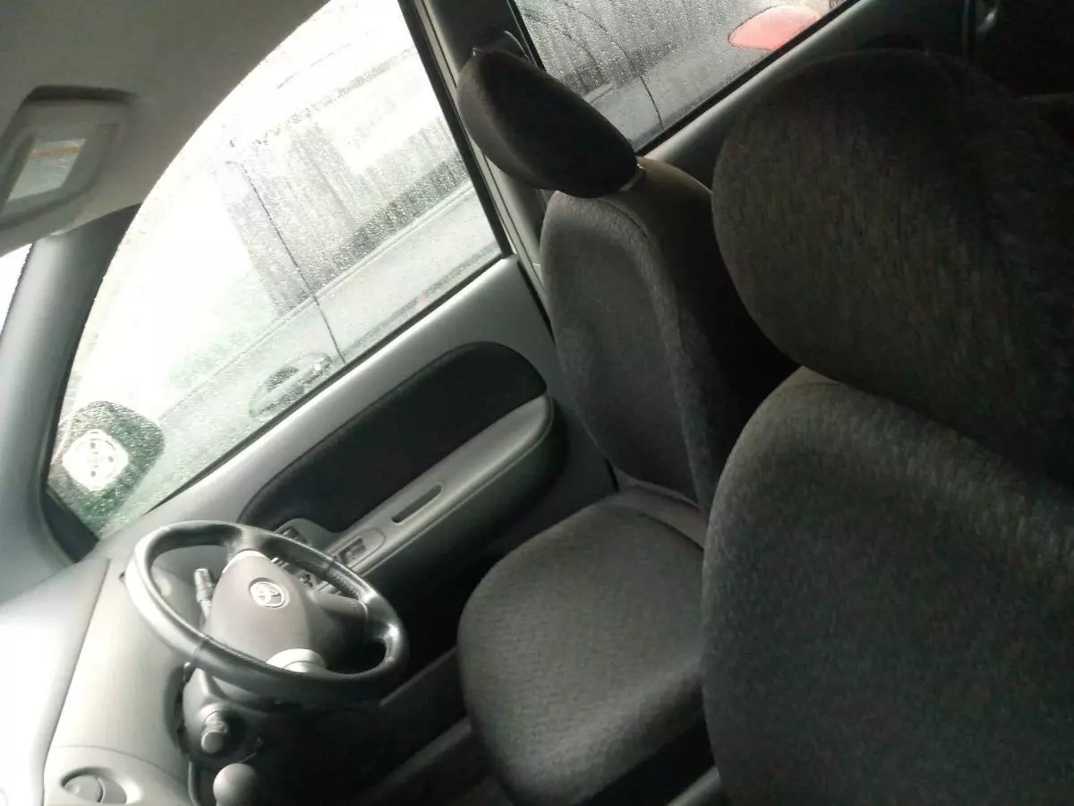 Toyota Sienta - 2008