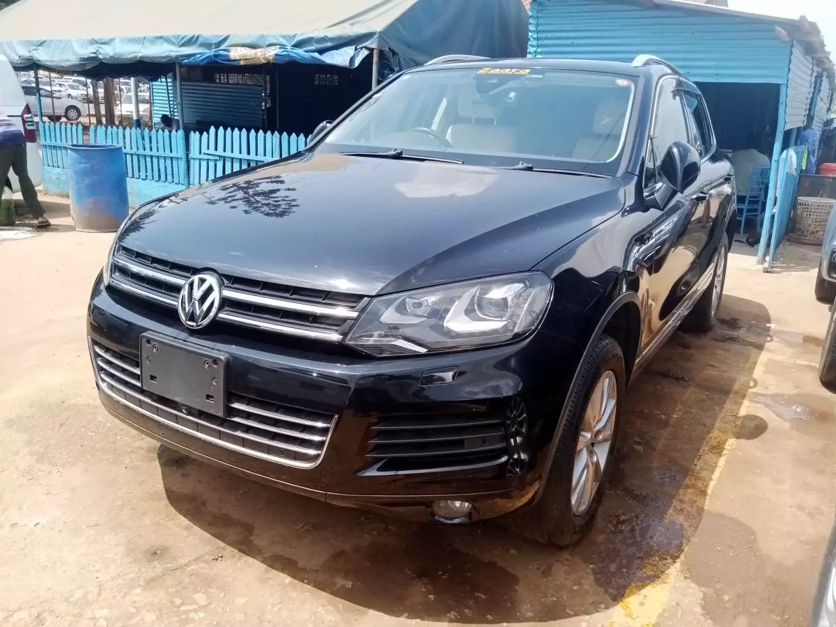 Volkswagen Touareg   - 2011