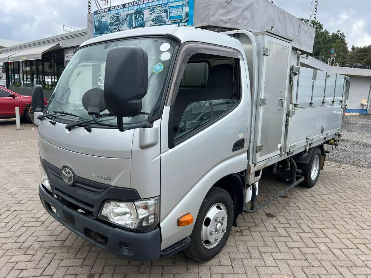 Toyota Dyna   - 2017