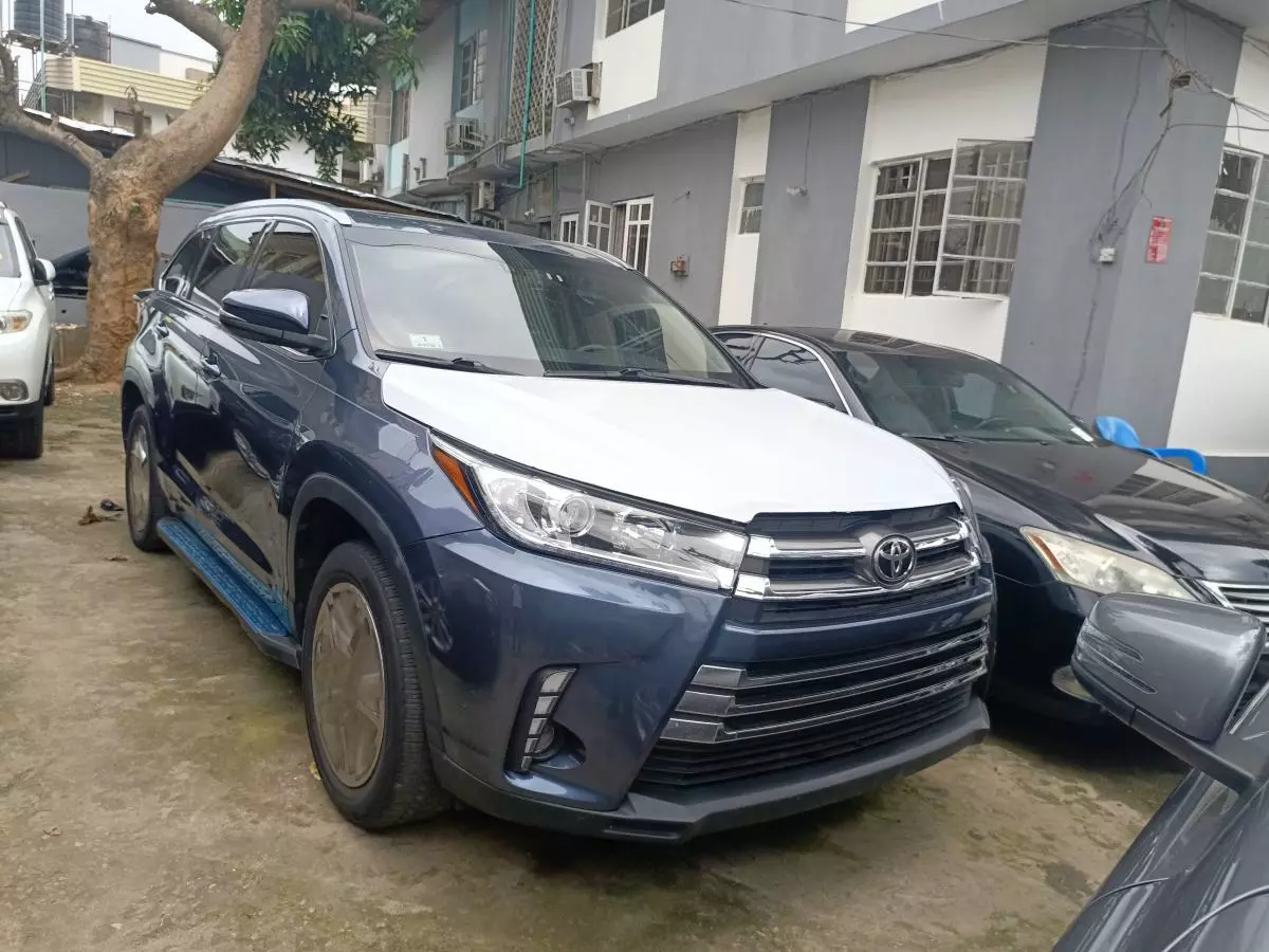 Toyota Highlander   - 2015