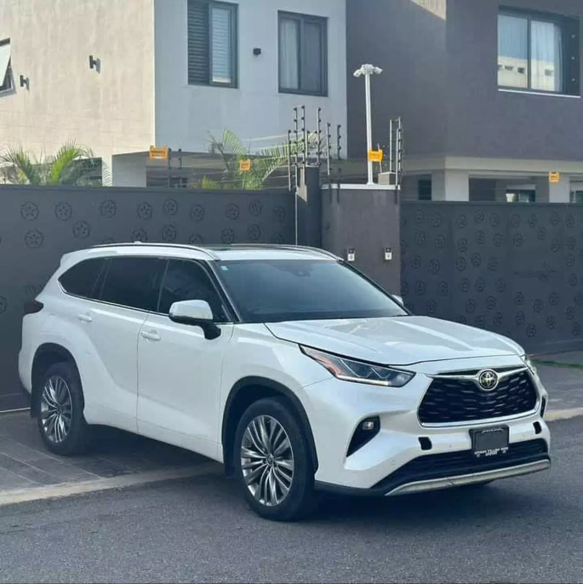 Toyota Highlander   - 2020