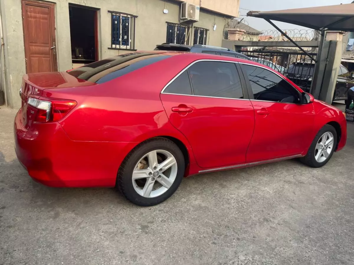 Toyota Camry   - 2014