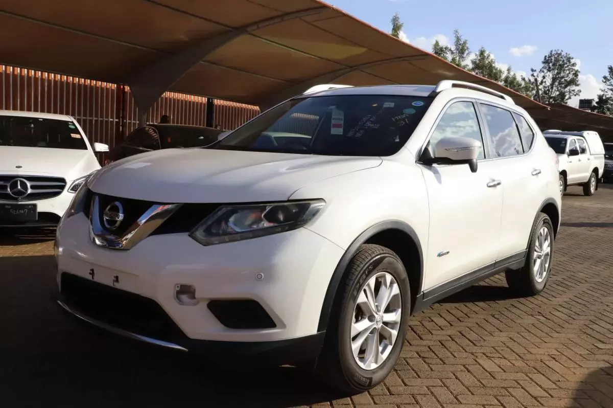 Nissan x-trail hybrid   - 2016