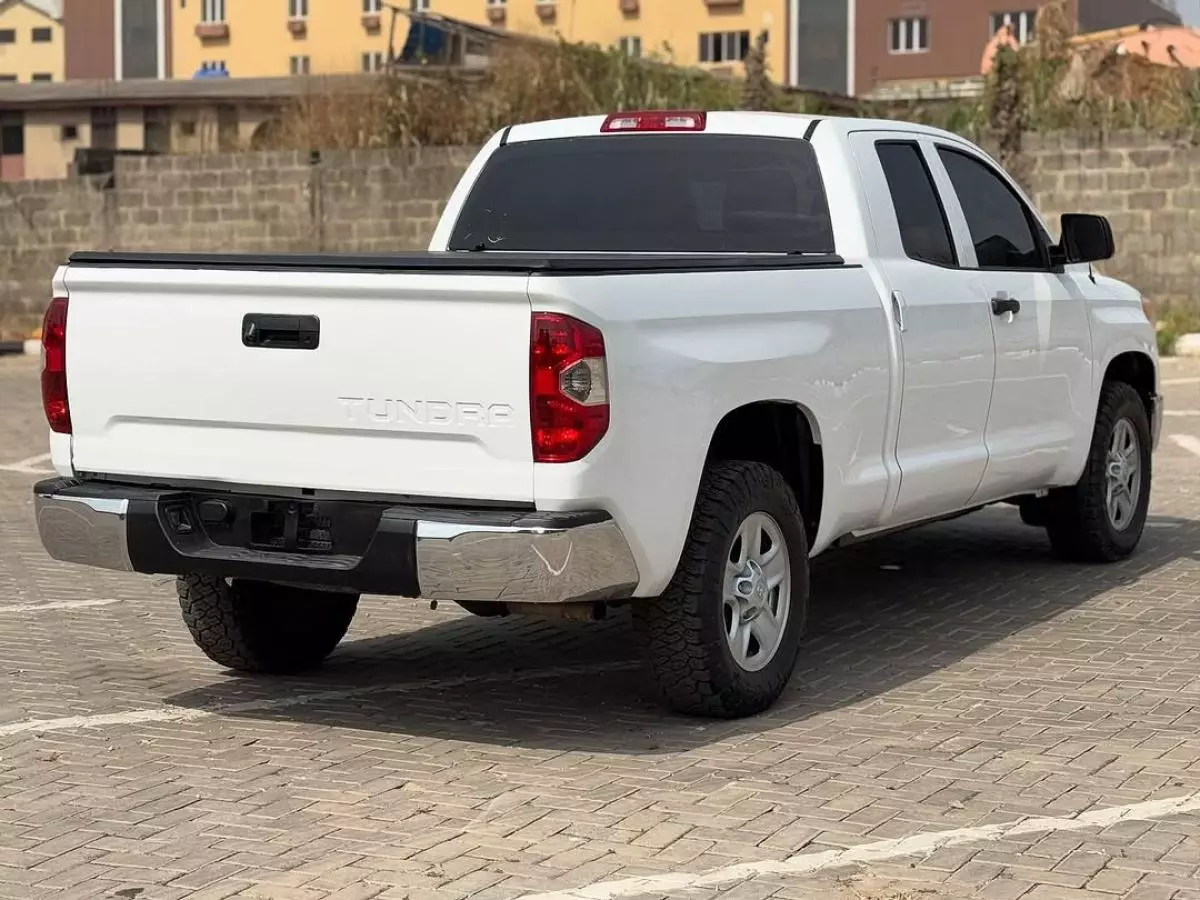 Toyota Tundra   - 2014