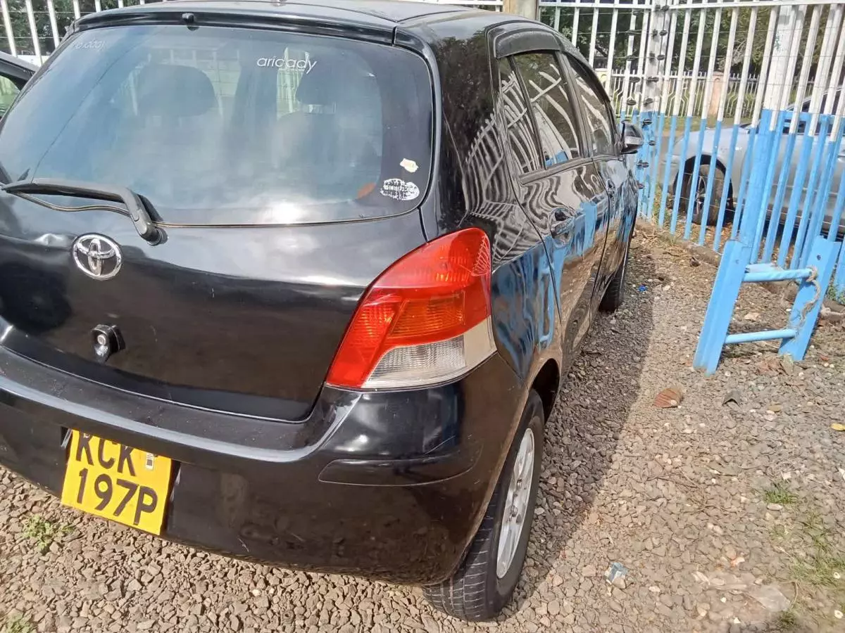 Toyota Vitz   - 2009