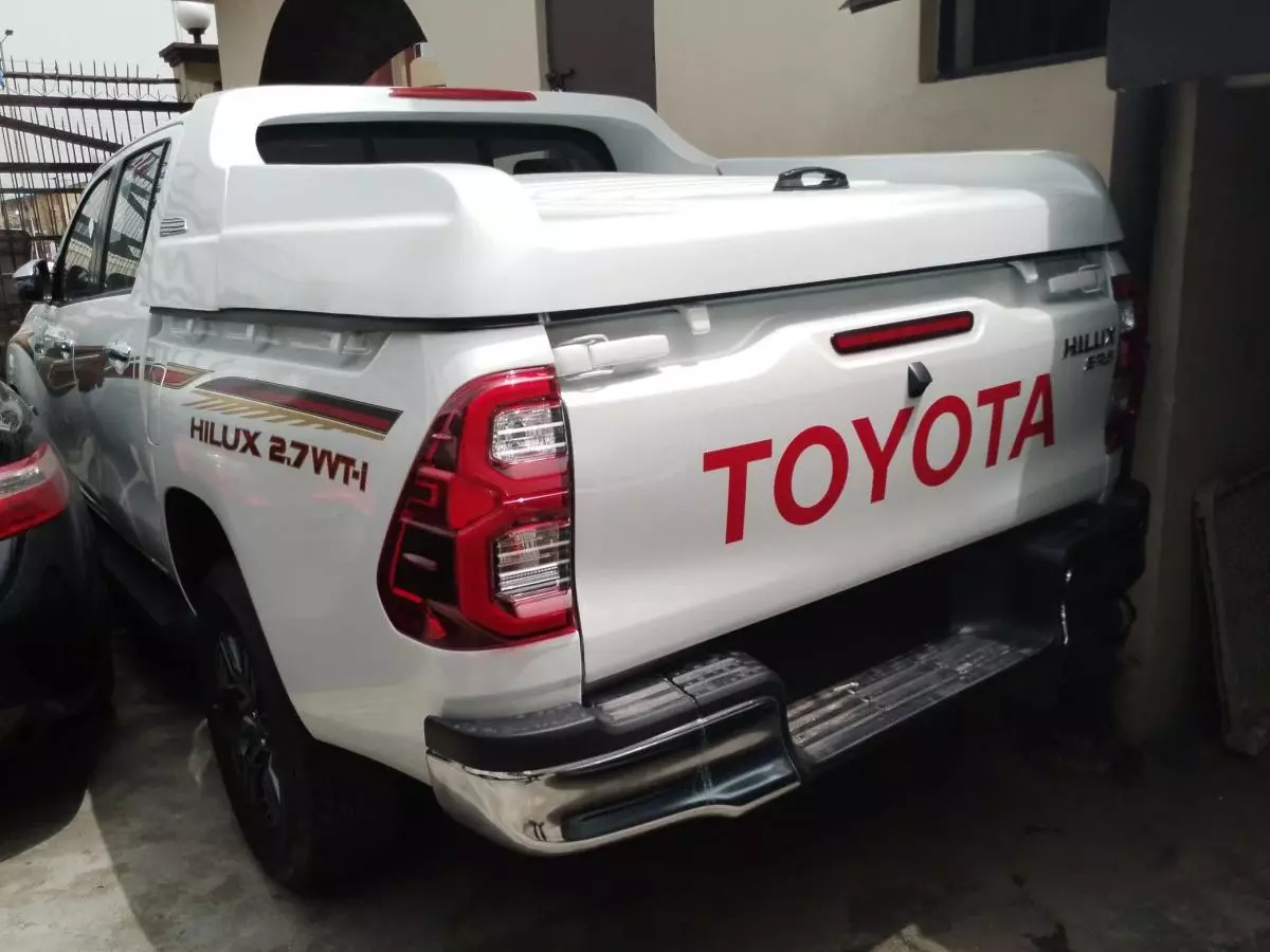 Toyota Hilux   - 2024