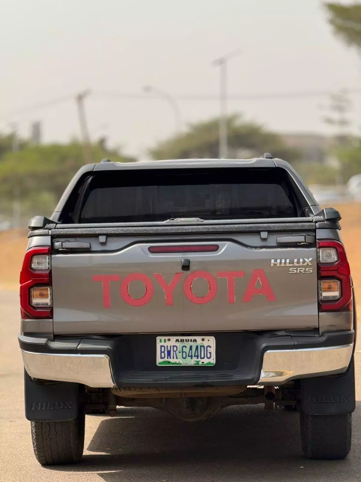 Toyota Hilux   - 2016