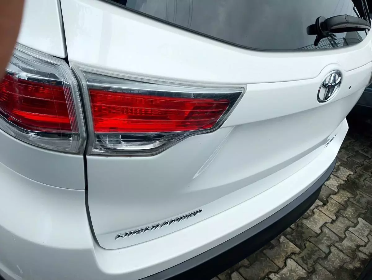 Toyota Highlander   - 2015