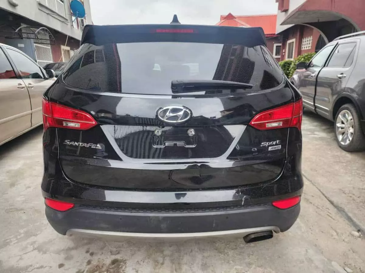 Hyundai Santa Fe   - 2015