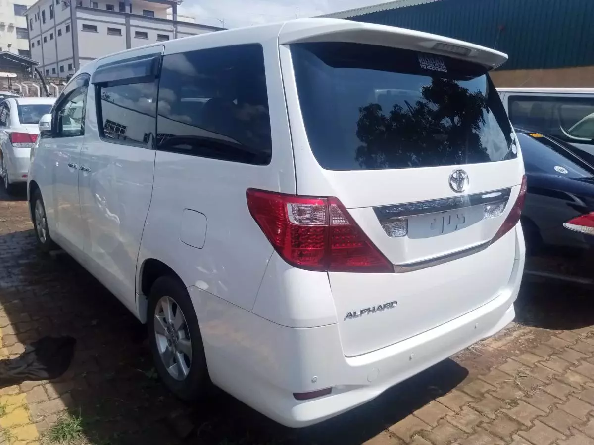 Toyota Alphard   - 2011