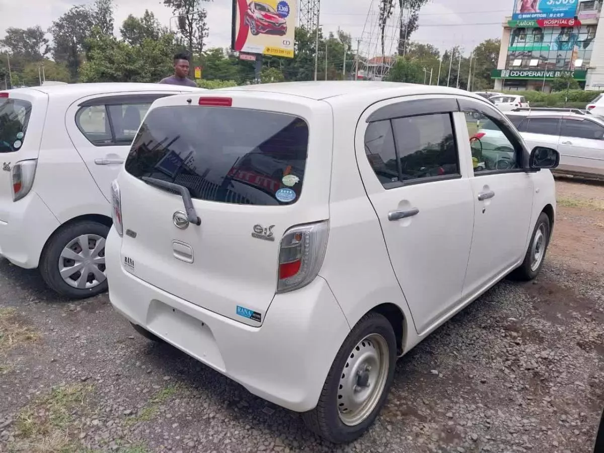 Daihatsu Mira    - 2017