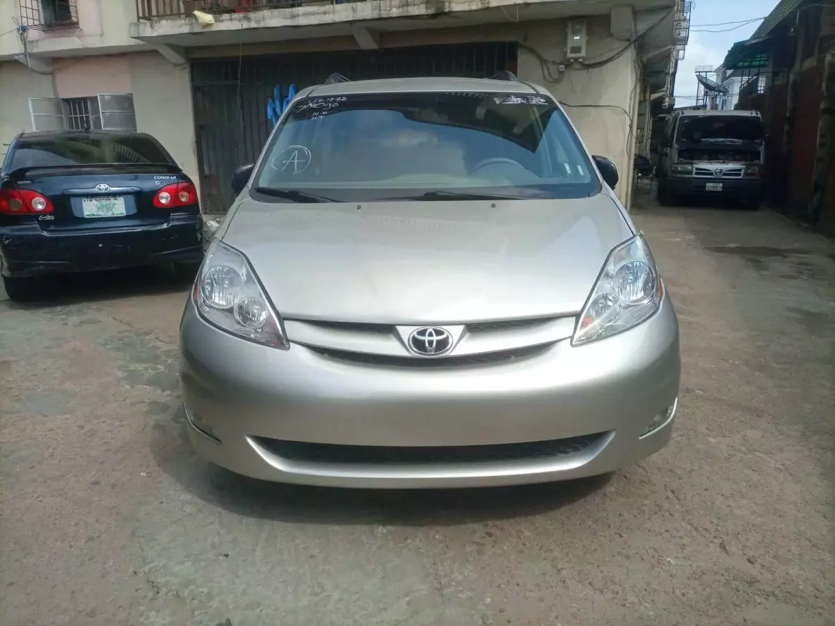 Toyota Sienna - 2008