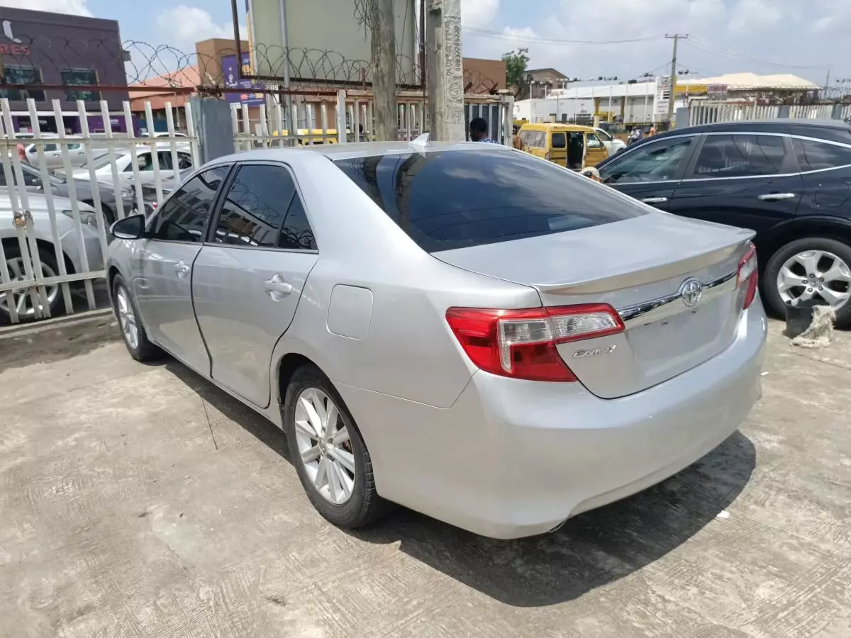 Toyota Camry   - 2013