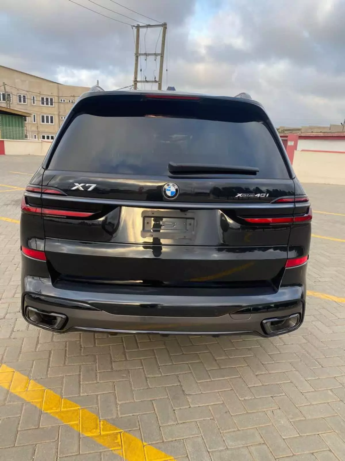 BMW X7   - 2024