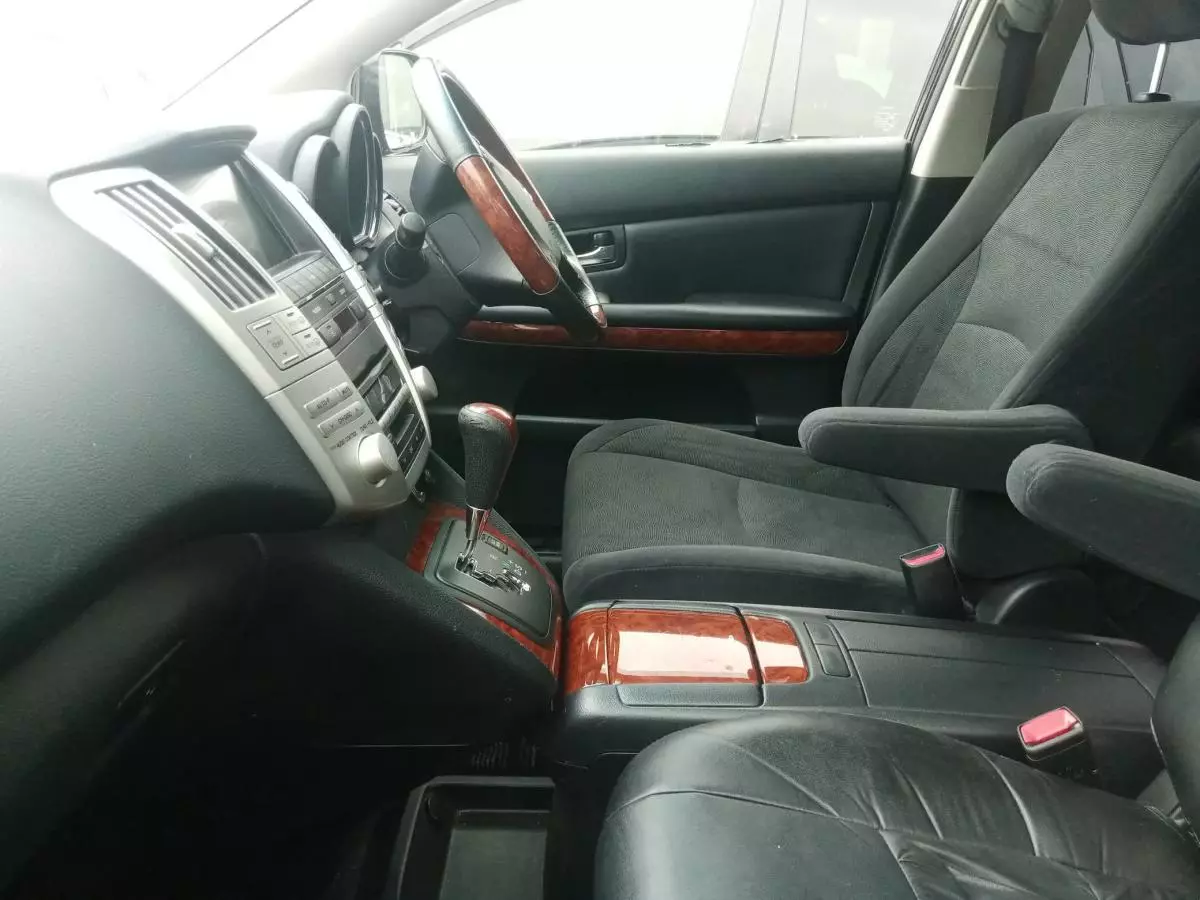 Toyota Harrier   - 2011