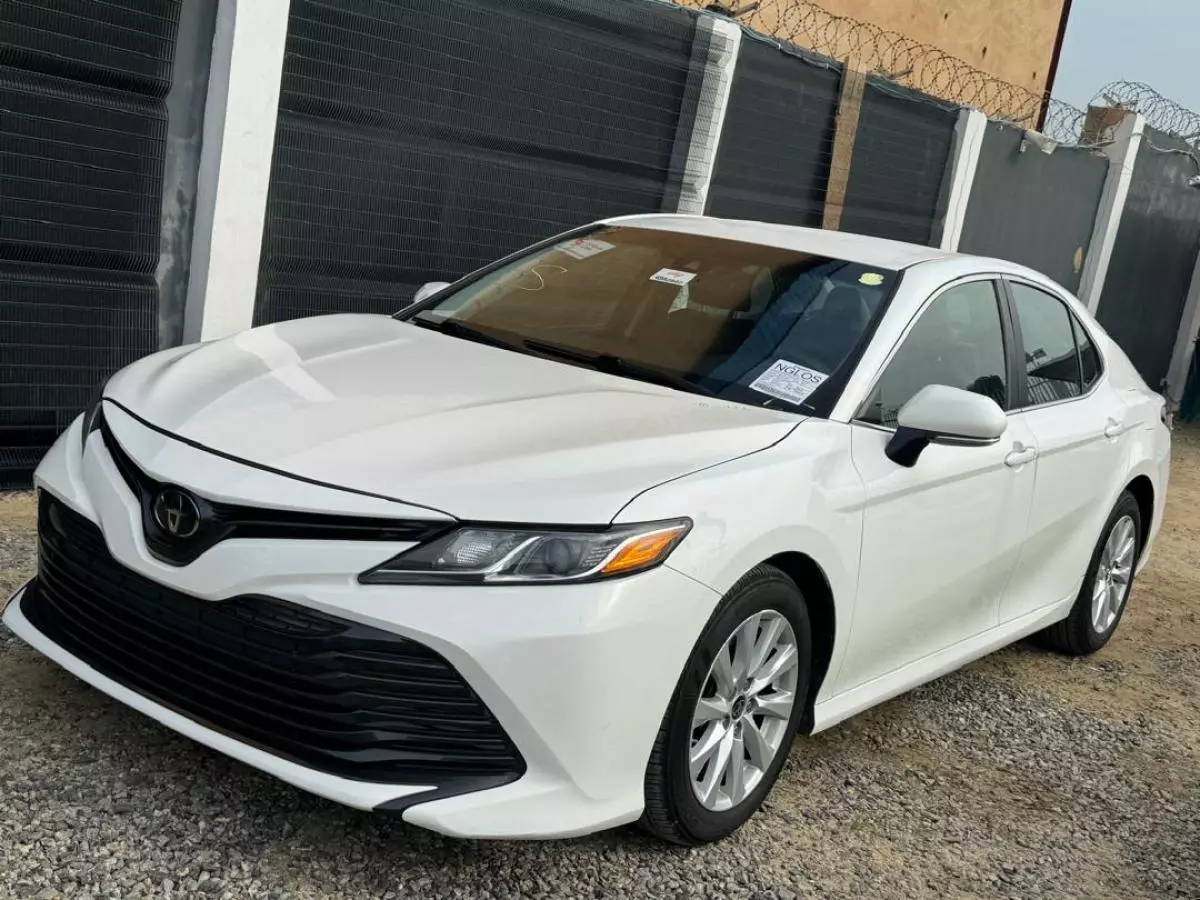 Toyota Camry   - 2018