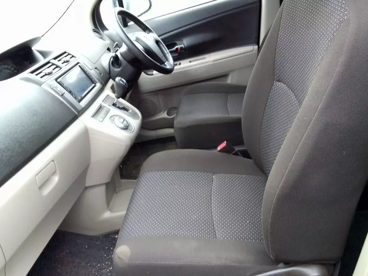 Toyota Passo Sette - 2009