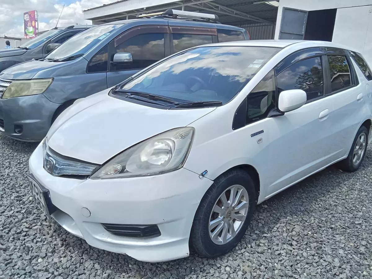 Honda Fit shuttle hybrid   - 2013