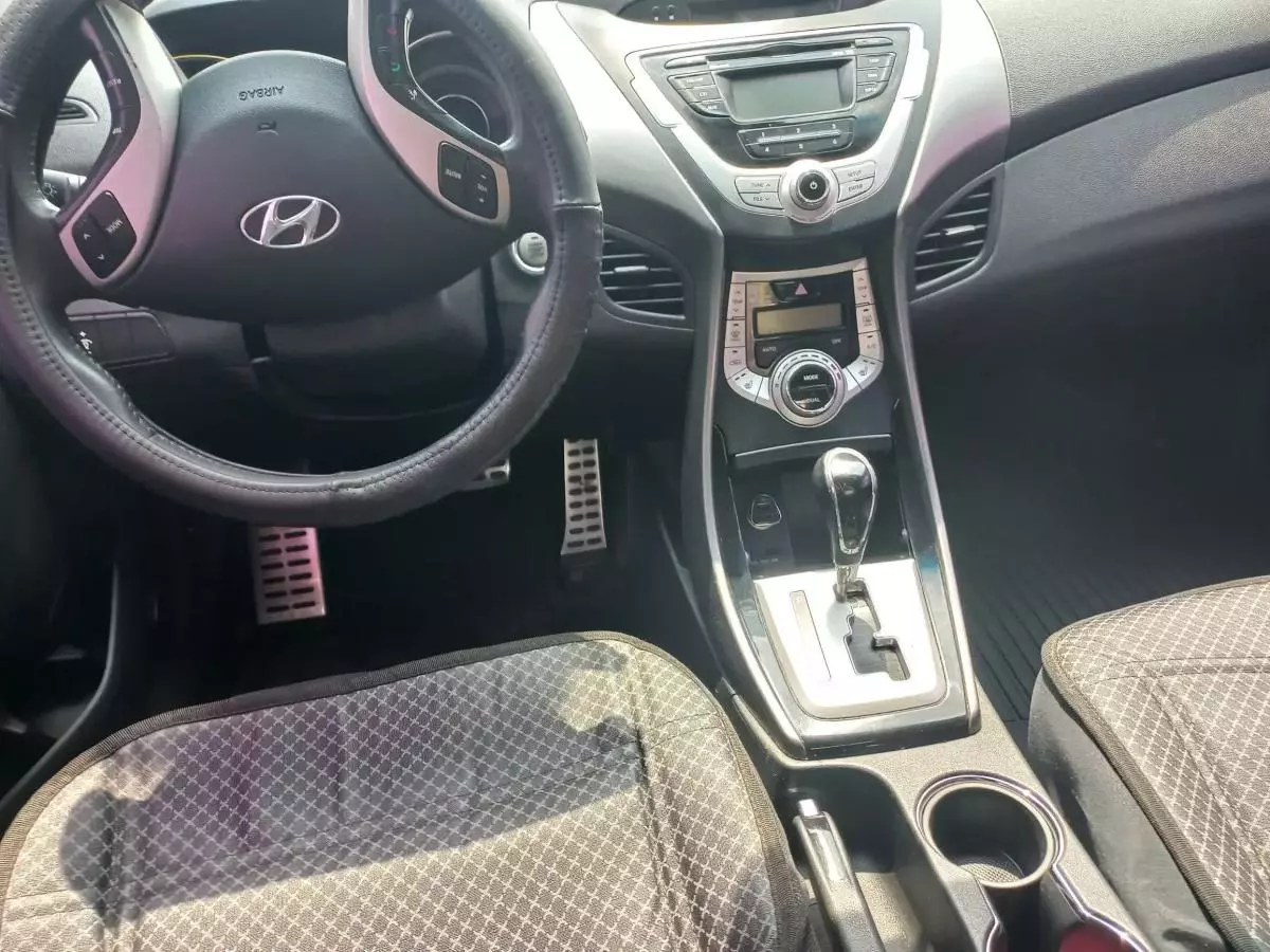 Hyundai Avente - 2012