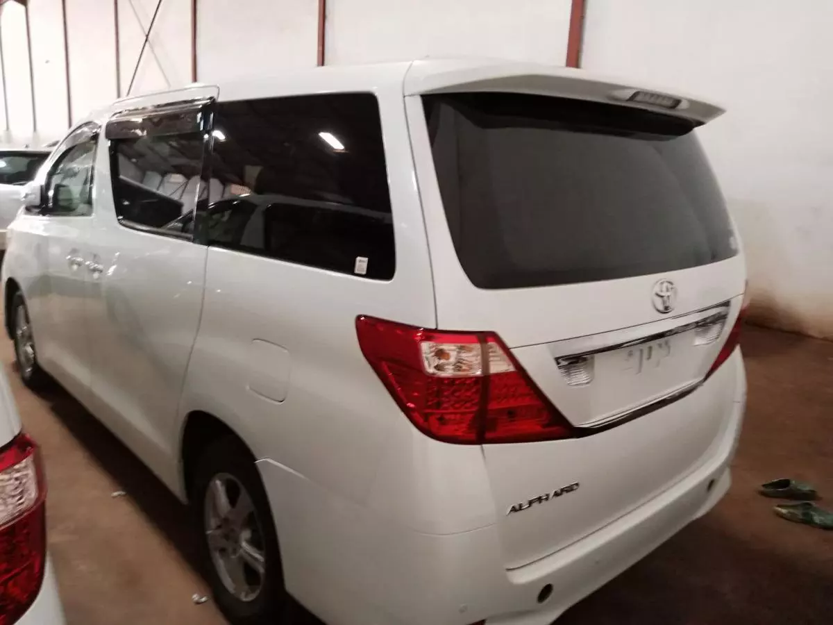 Toyota Alphard   - 2009