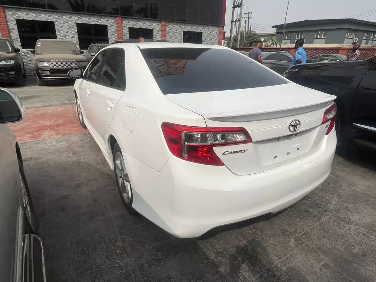 Toyota Camry   - 2012