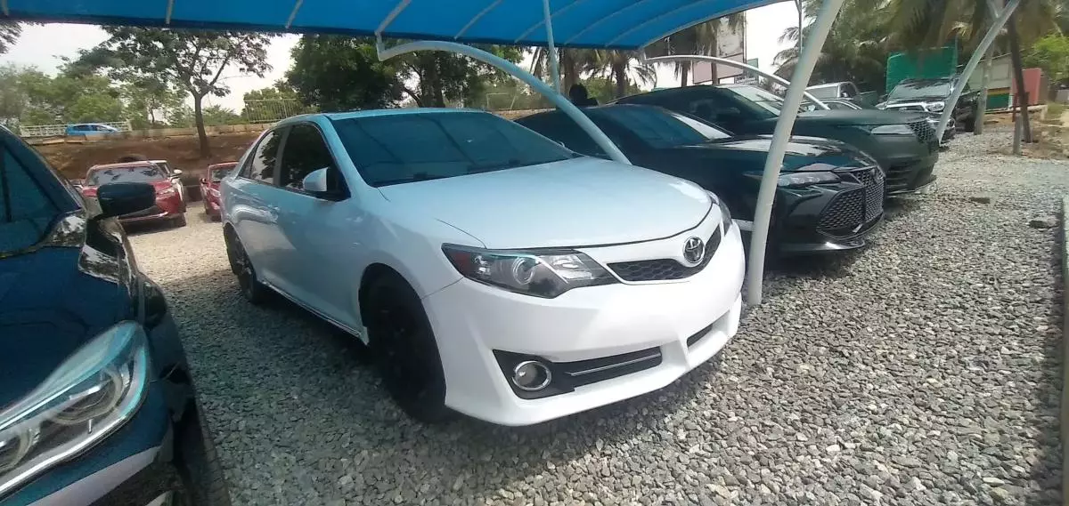 Toyota Camry - 2013